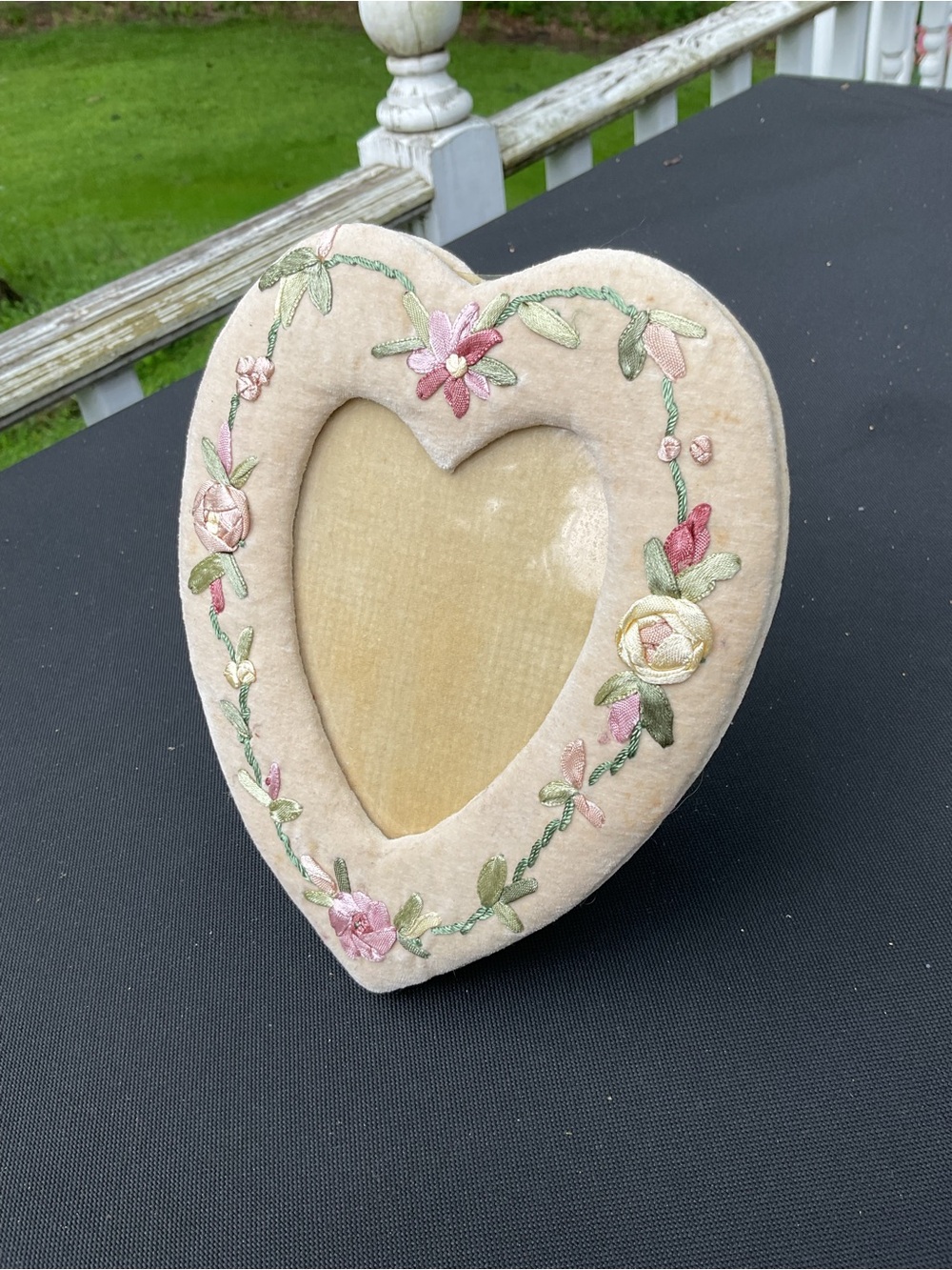 Vintage Embroidered Heart Velvet Photo Frame - Pink and Cream